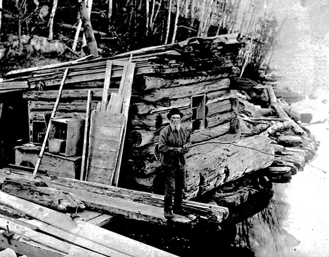 L'ermite devant sa cabane