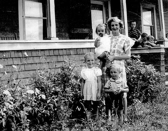 Jeannette Leblanc Gosselin et ses trois enfants